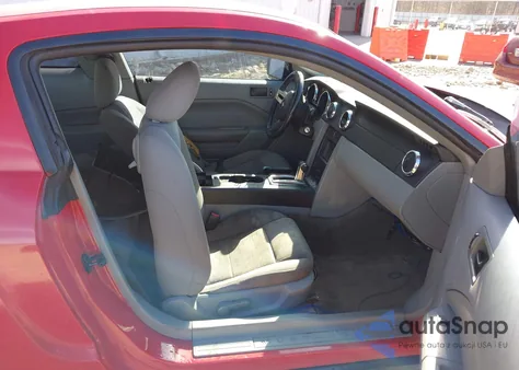 2007 Ford Mustang V6 Deluxe/V6 Premium z USA, uszkodzony, nr VIN 1ZVFT80N675294137